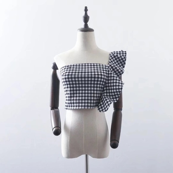 Gingham Ruffled Cold Shoulder Crop Top - Picture 3 of 3